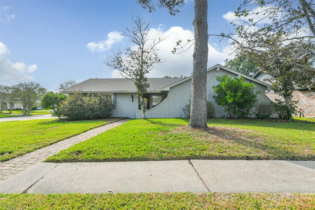 15822 Bougainvilla Lane, Friendswood, Texas image 1