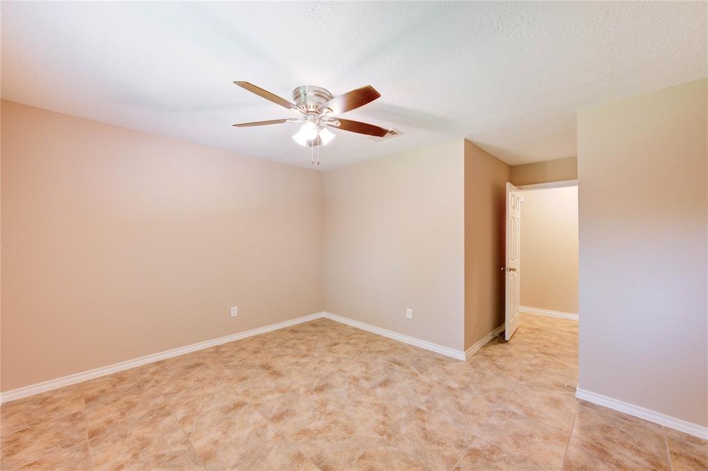 4430 Peridot Lane, Friendswood, Texas image 40