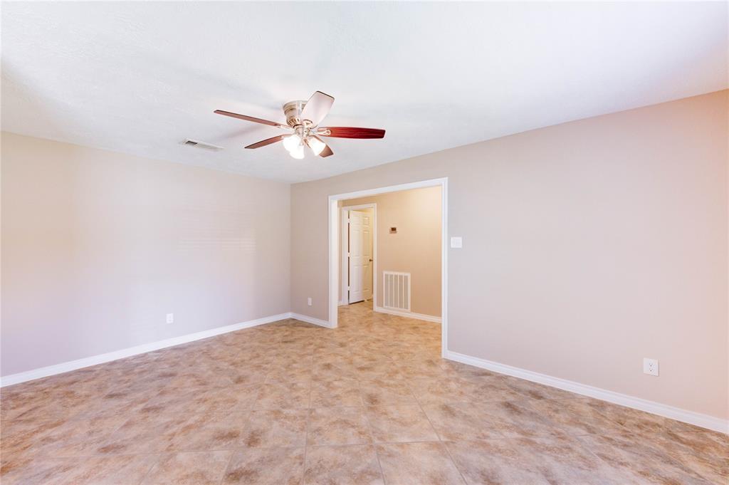 4430 Peridot Lane, Friendswood, Texas image 10