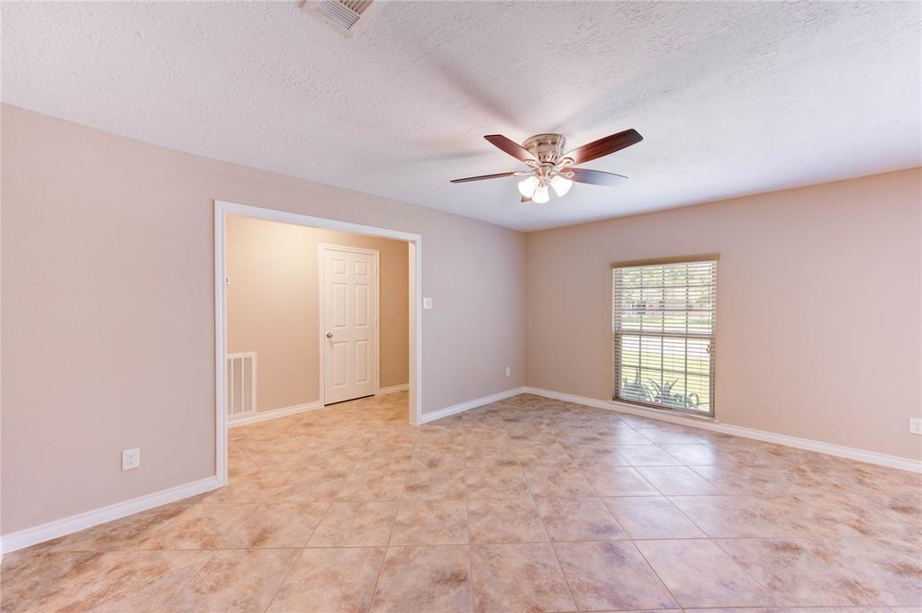 4430 Peridot Lane, Friendswood, Texas image 11