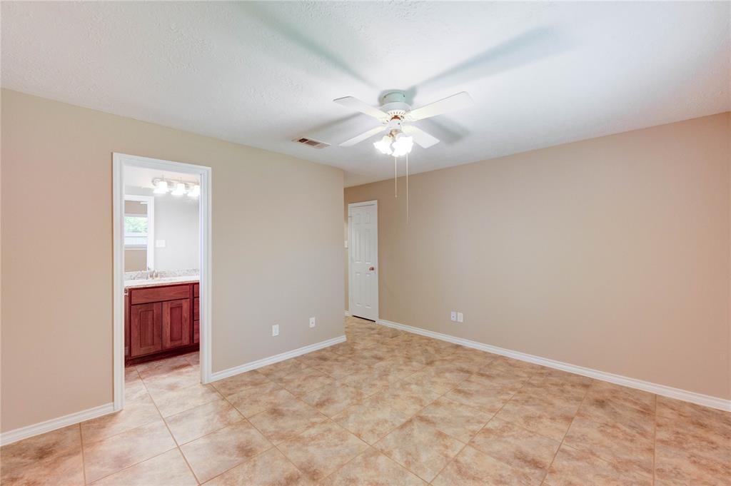 4430 Peridot Lane, Friendswood, Texas image 34