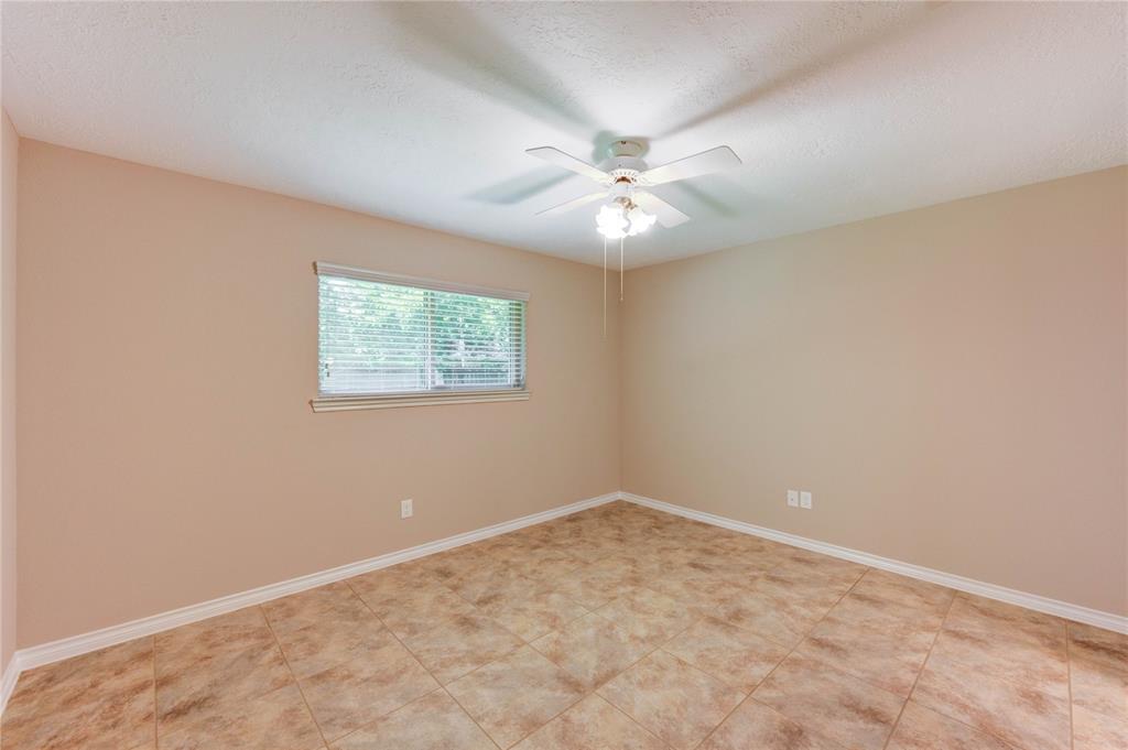 4430 Peridot Lane, Friendswood, Texas image 33