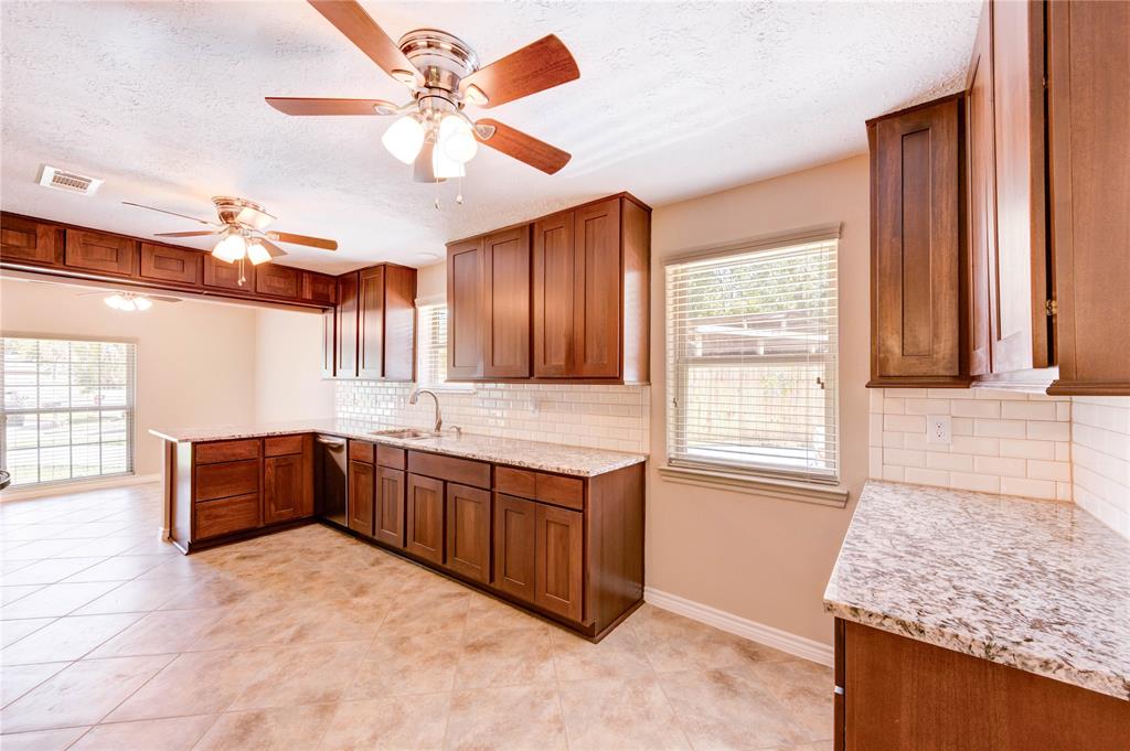 4430 Peridot Lane, Friendswood, Texas image 23