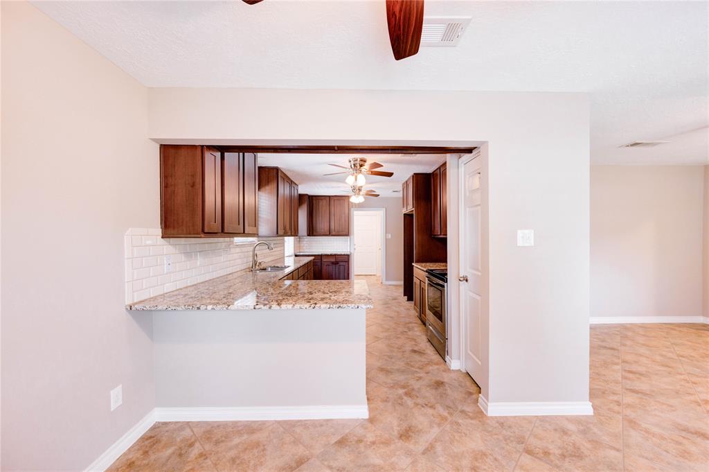 4430 Peridot Lane, Friendswood, Texas image 15