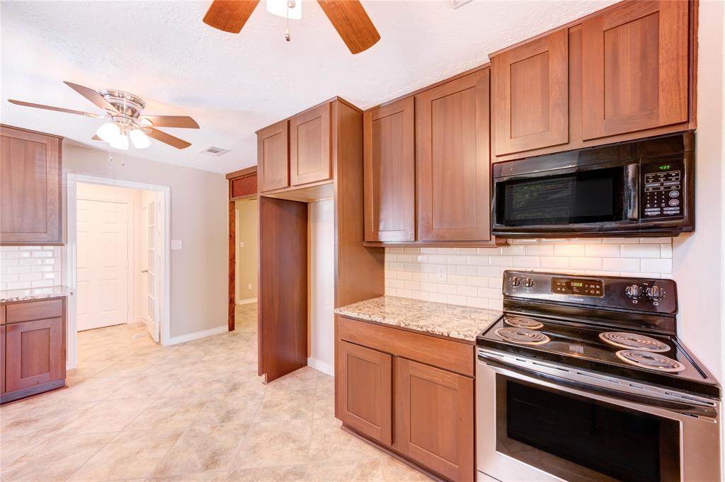 4430 Peridot Lane, Friendswood, Texas image 19