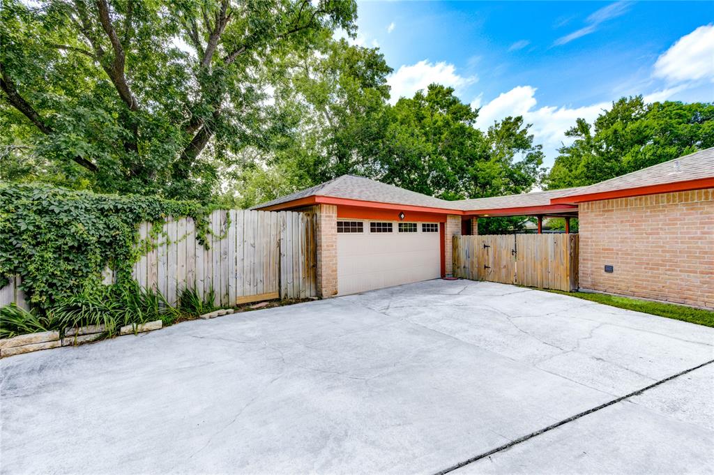 4430 Peridot Lane, Friendswood, Texas image 6