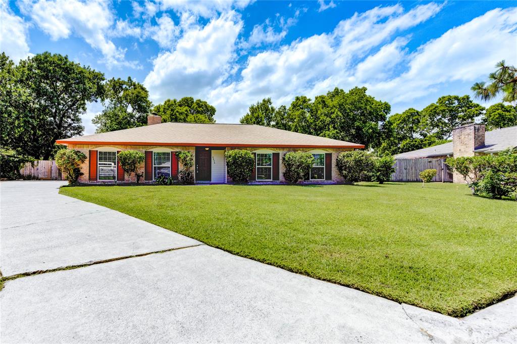 4430 Peridot Lane, Friendswood, Texas image 4