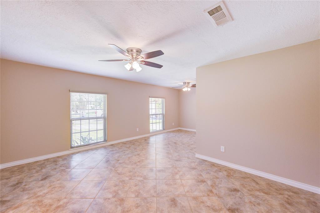 4430 Peridot Lane, Friendswood, Texas image 9