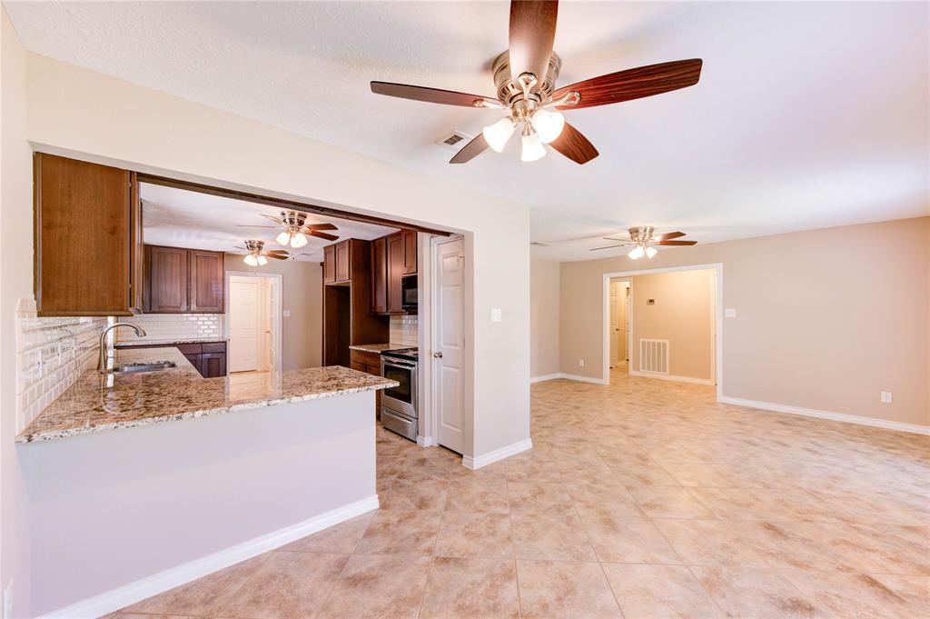 4430 Peridot Lane, Friendswood, Texas image 16