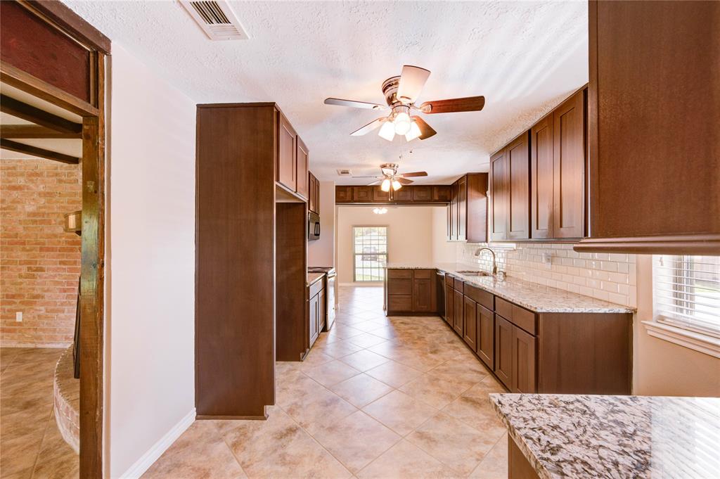 4430 Peridot Lane, Friendswood, Texas image 21