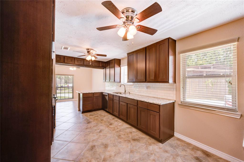 4430 Peridot Lane, Friendswood, Texas image 22