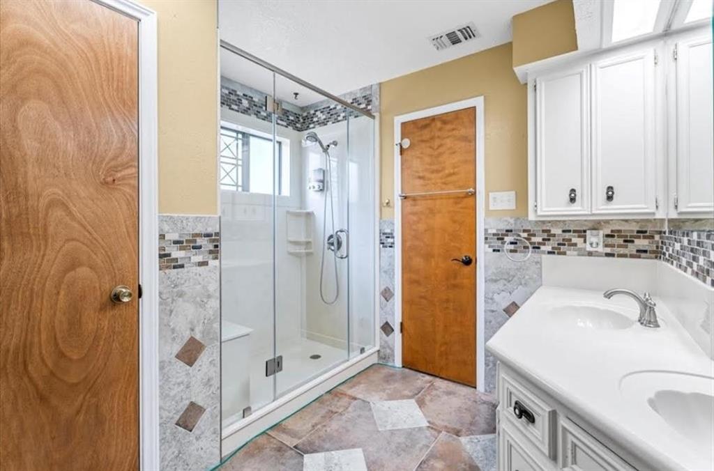 660 Hillcrest Drive, Huntsville, Texas image 31