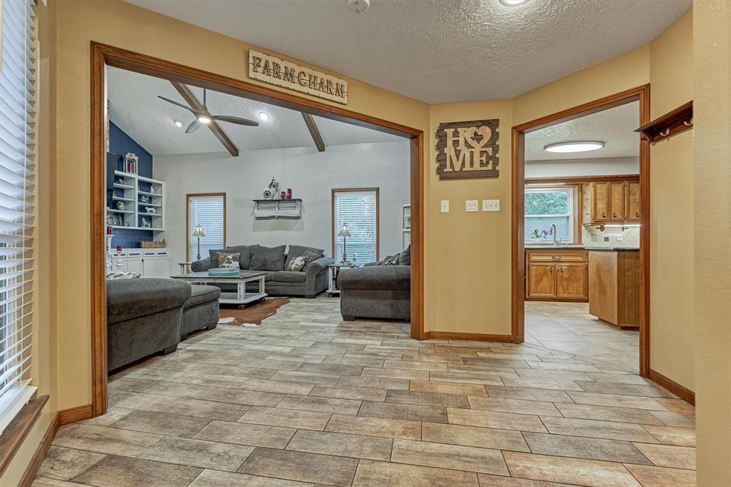 660 Hillcrest Drive, Huntsville, Texas image 11