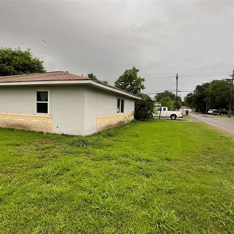 A home in Groves