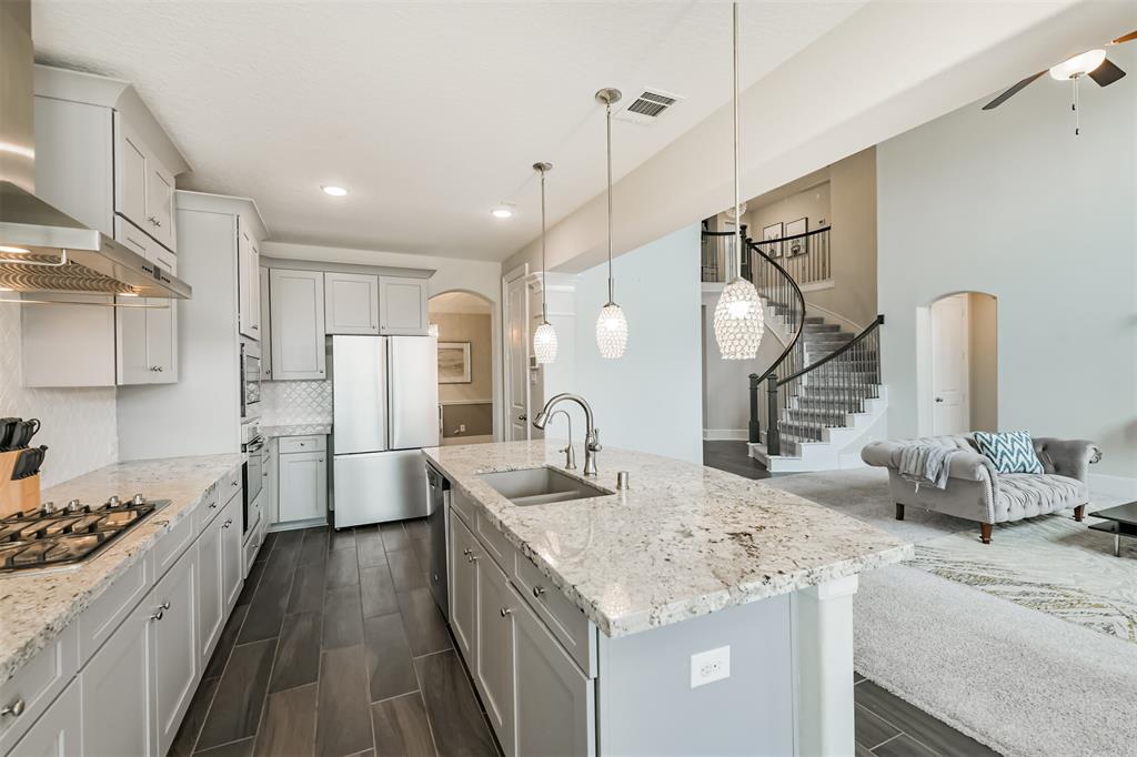 12107 Allington Cove Lane, Humble, Texas image 9
