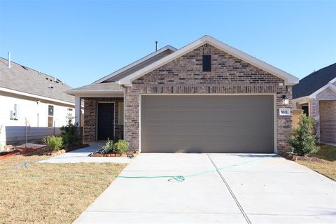Single Family Residence in Fulshear TX 5831 Aurora Lane.jpg