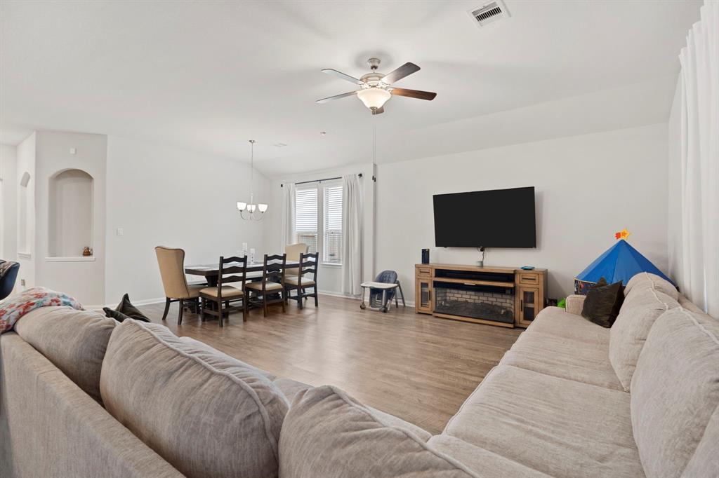 305 Morning Dove Trl Trl, Sealy, Texas image 9