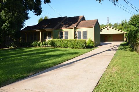 Single Family Residence in Houston TX 11516 Craighead Drive.jpg