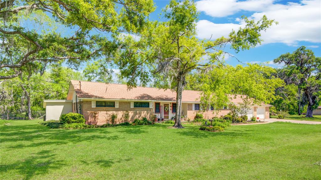 95 Robinhood Lane, Jones Creek, Texas image 2