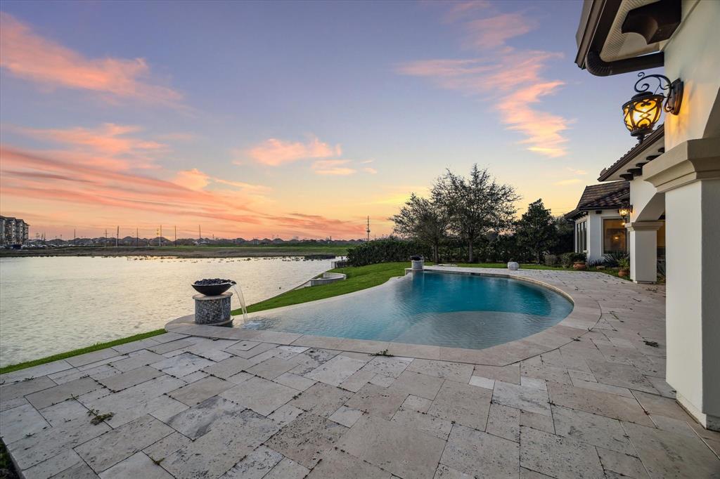 10 Enclave Manor