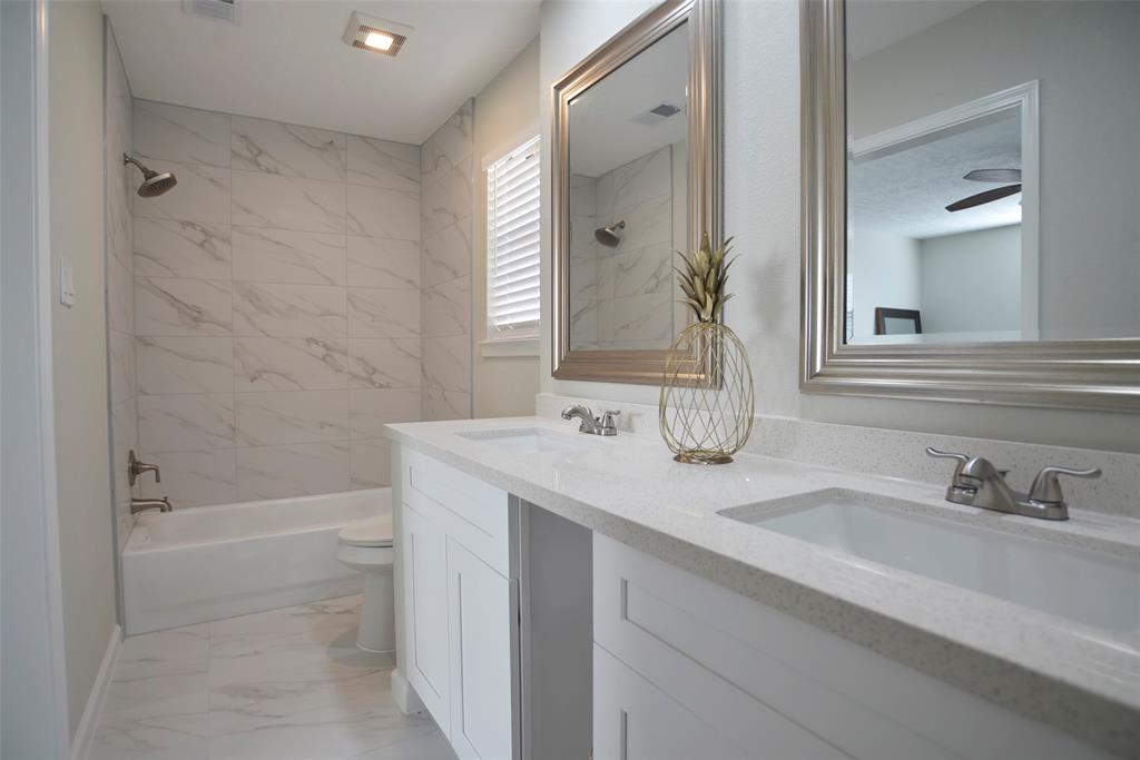 2796 Forest Point Drive, League City, Texas image 13