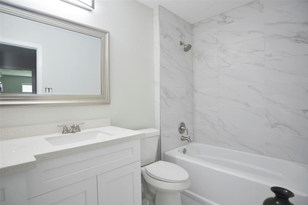2796 Forest Point Drive, League City, Texas image 16
