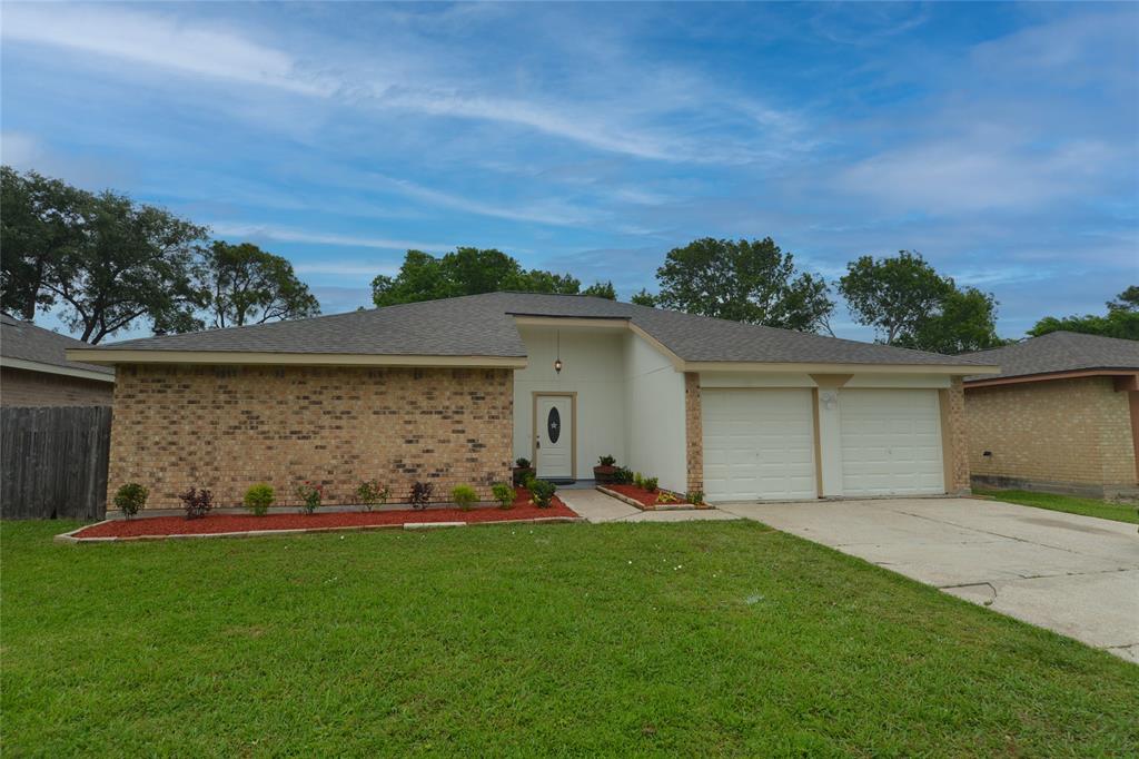 2796 Forest Point Drive, League City, Texas image 1