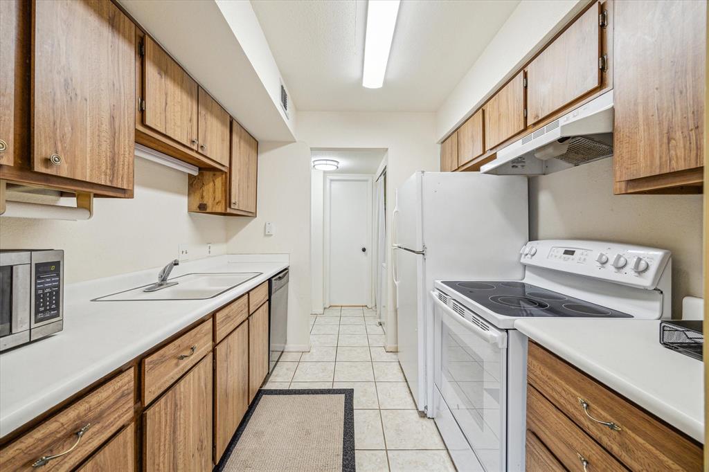 16111 Aspenglenn Drive #404, Houston, Texas image 4
