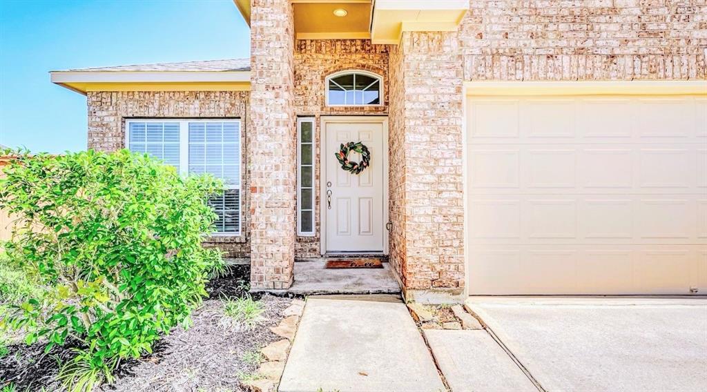 32706 Oak Heights Lane, Brookshire, Texas image 2