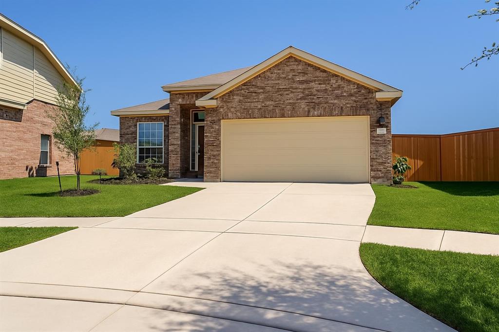 32706 Oak Heights Lane, Brookshire, Texas image 1