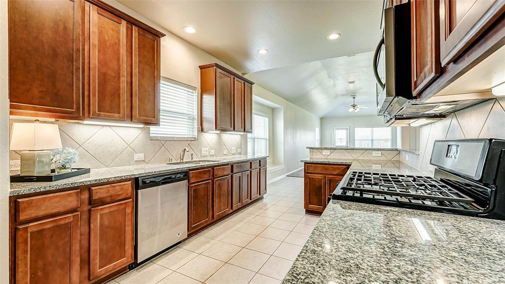 32706 Oak Heights Lane, Brookshire, Texas image 18