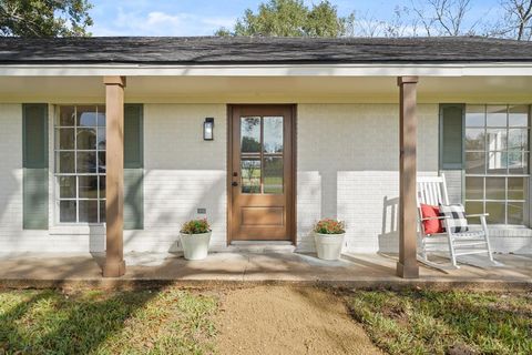 A home in Sealy