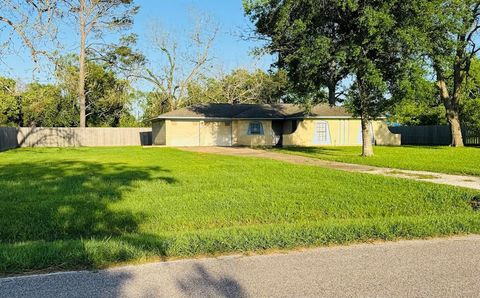 Photo of 626 N Parrish Street, Angleton, TX 77515 (MLS # 92534740)