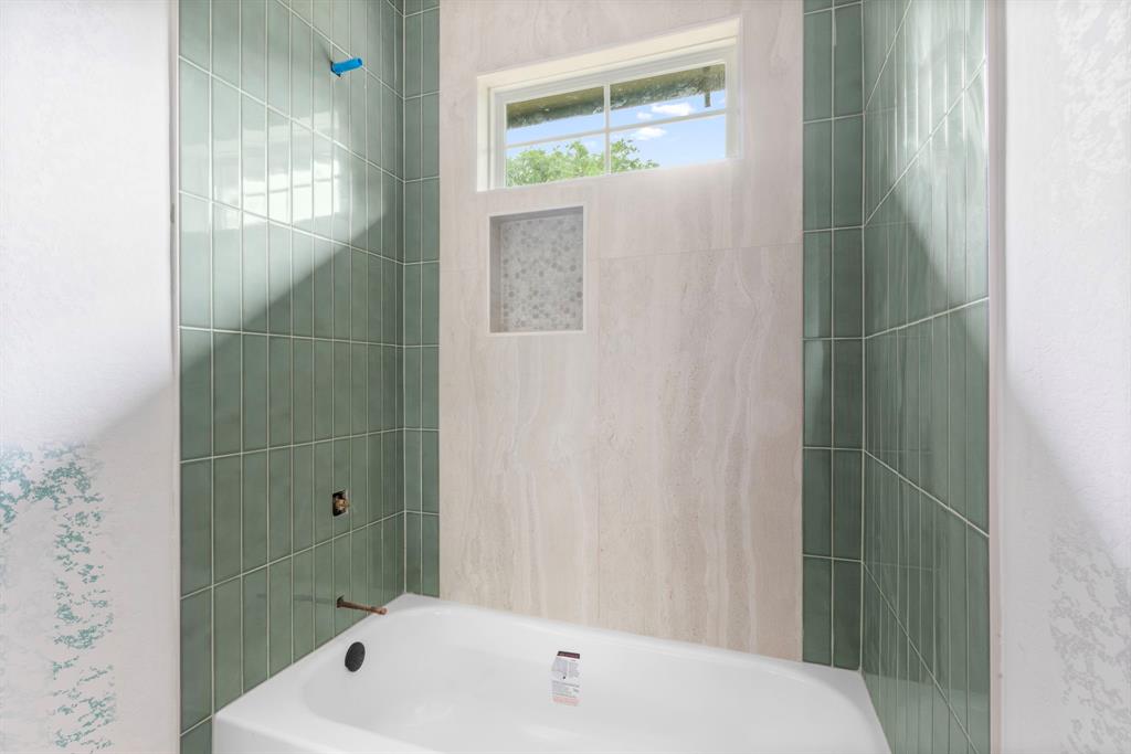 211 St Andrews Drive, New Ulm, Texas image 7