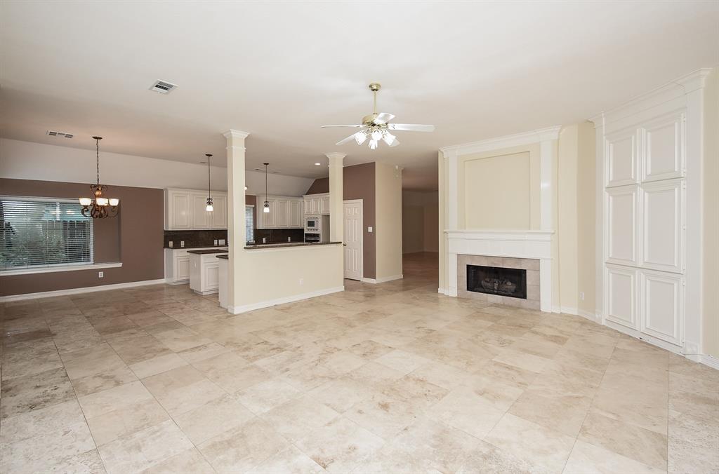 2615 Pinebend Drive, Pearland, Texas image 8