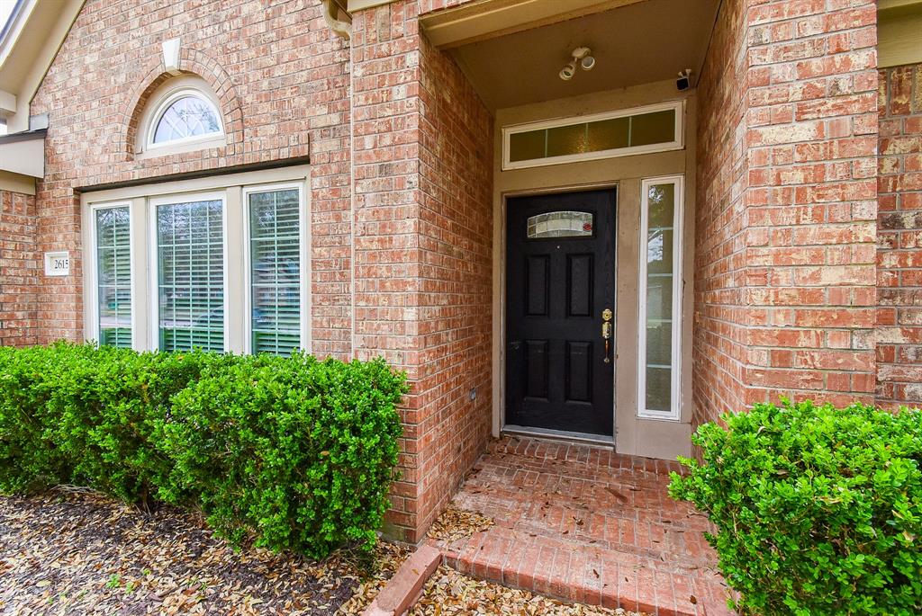 2615 Pinebend Drive, Pearland, Texas image 2