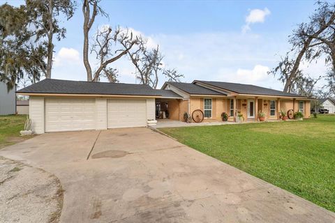 A home in Angleton