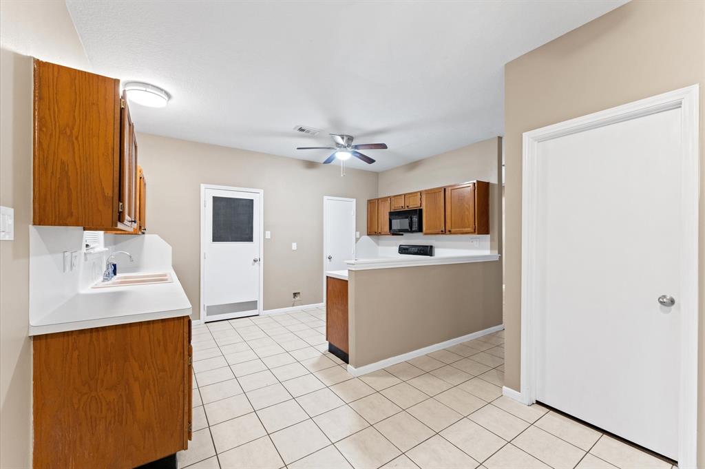 6906 Autumn Flowers Drive, Katy, Texas image 14