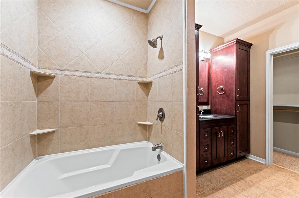 6906 Autumn Flowers Drive, Katy, Texas image 17