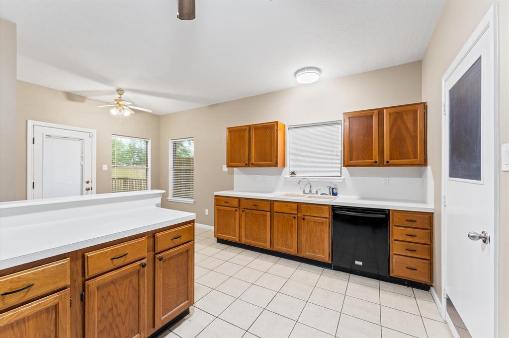 6906 Autumn Flowers Drive, Katy, Texas image 12