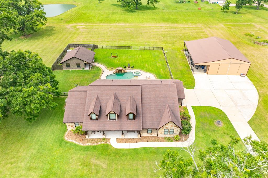 814 Mill Road, Angleton, Texas image 1