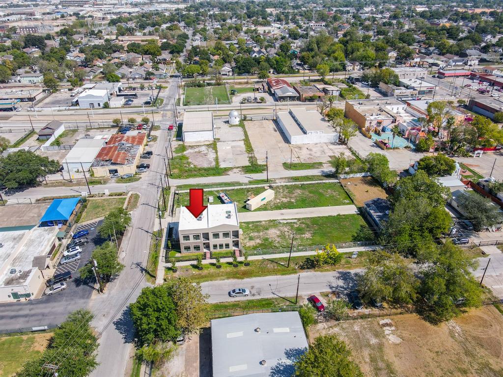 147 S 66 Street, Houston, Texas image 4