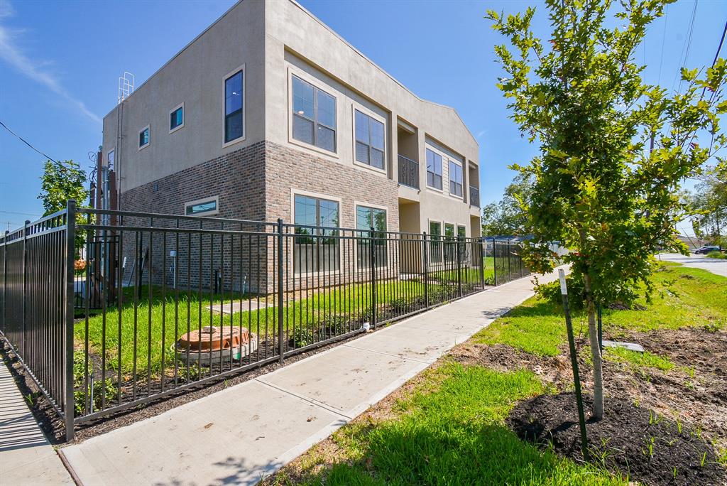 147 S 66 Street, Houston, Texas image 2