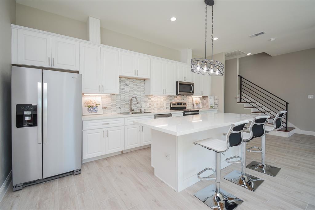 147 S 66 Street, Houston, Texas image 1