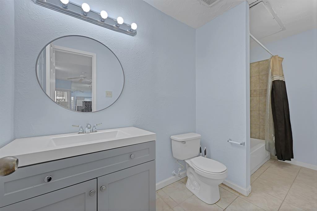 10855 Meadowglen Lane #806, Houston, Texas image 14