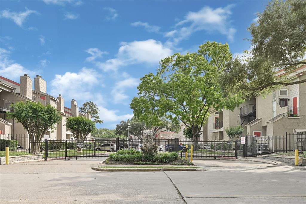 10855 Meadowglen Lane #806, Houston, Texas image 1