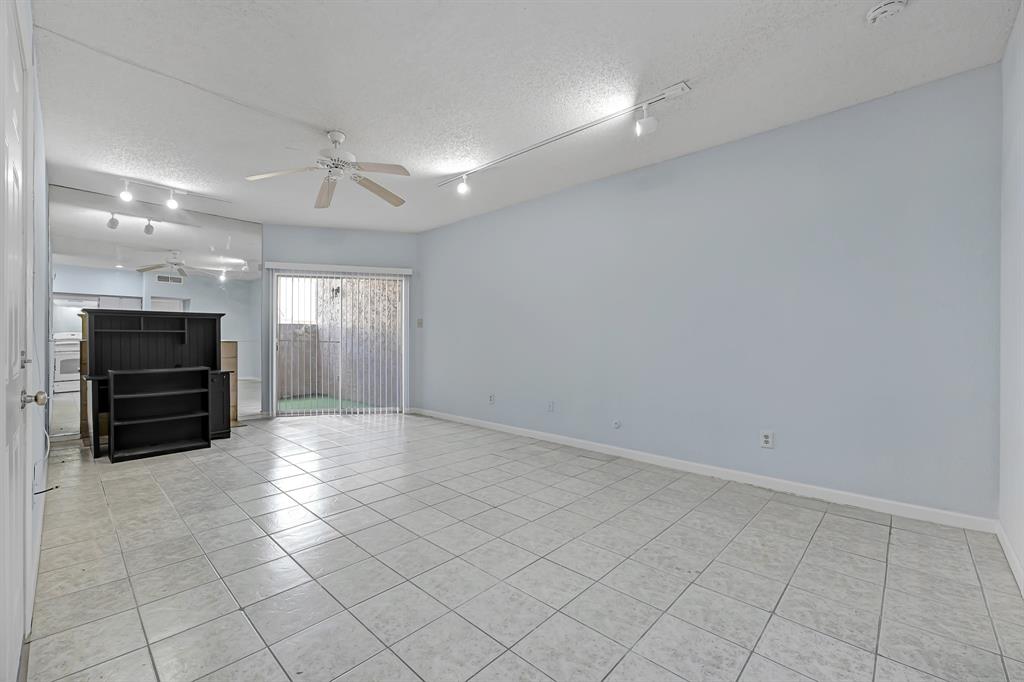 10855 Meadowglen Lane #806, Houston, Texas image 7