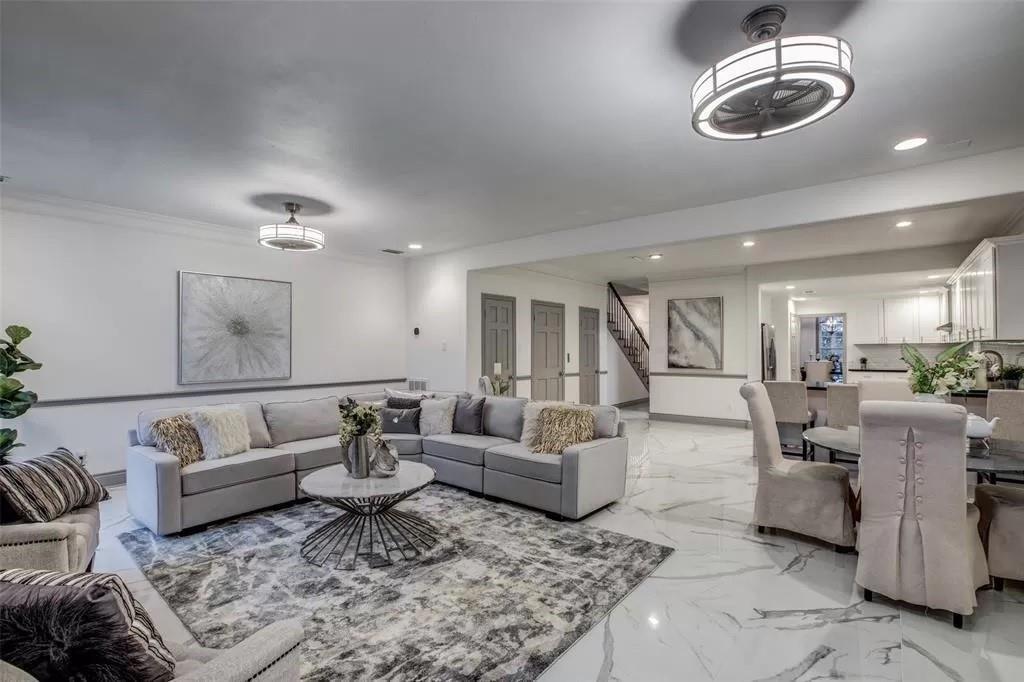 7530 Chevy Chase Drive, Houston, Texas image 4