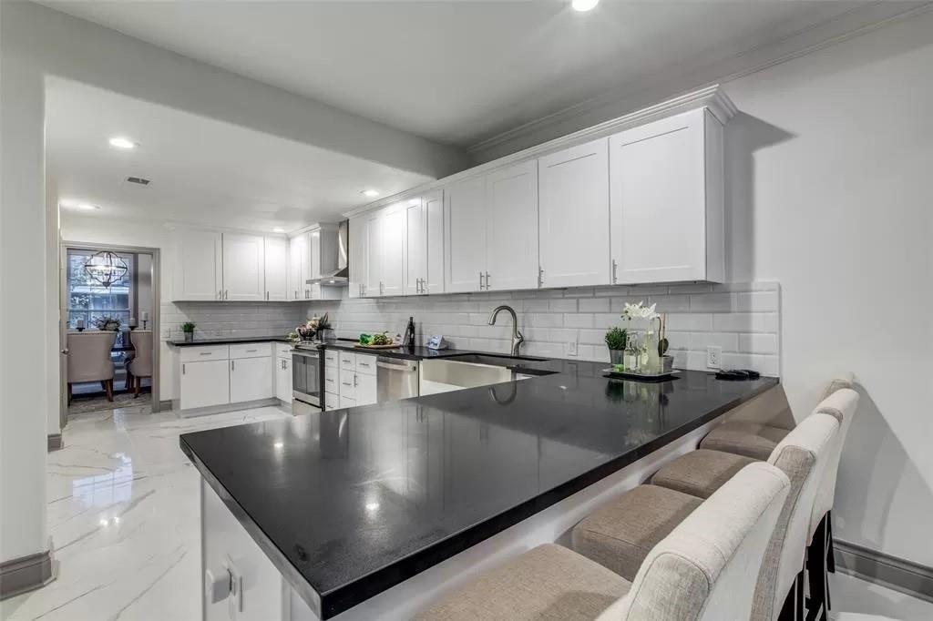 7530 Chevy Chase Drive, Houston, Texas image 11
