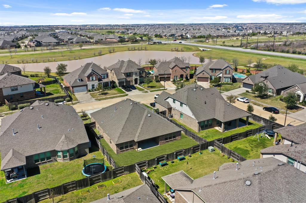 6918 Russet Oak Lane, Katy, Texas image 3